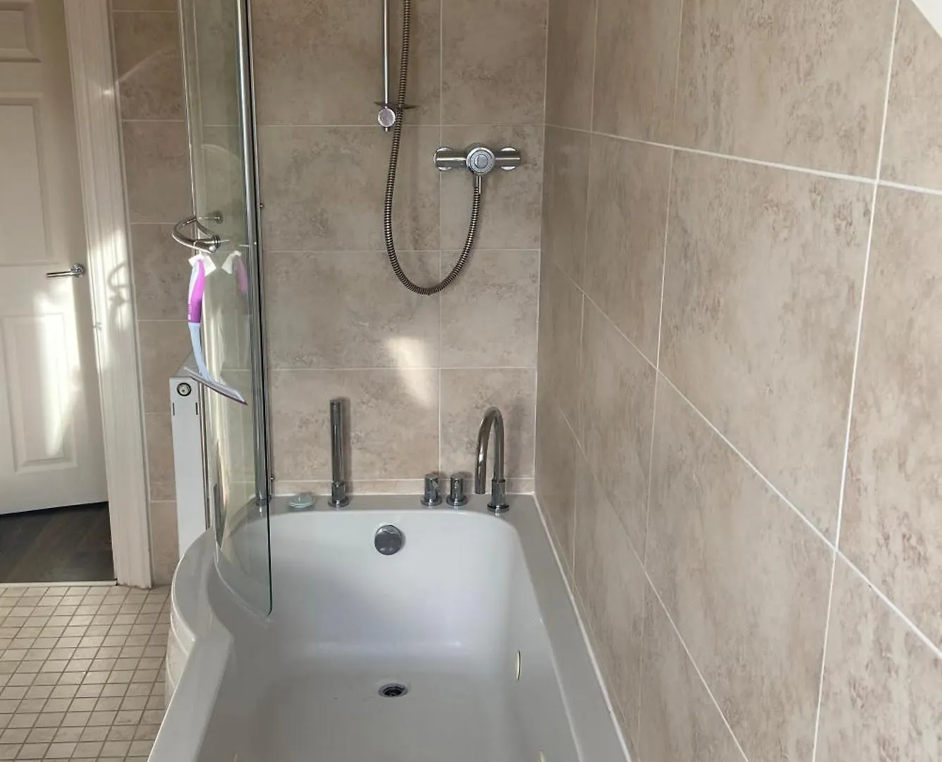 County Loft Penthouse Apartment Whitby